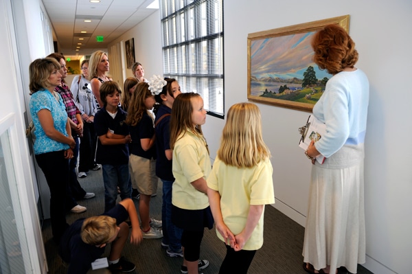 children looking at joni's artwork at the international disability center
