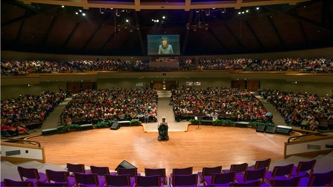 Do You Know Jesus? Joni speaking to a crowd at KKLA's Women's Night Out
