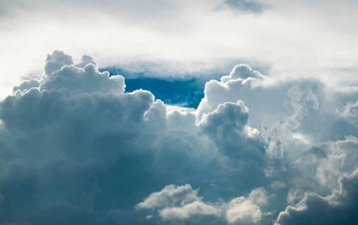 A picture of a large storm cloud.