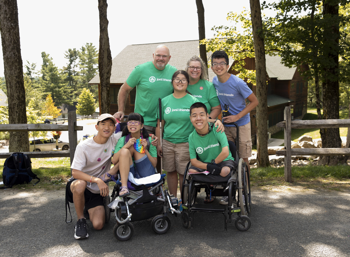 Art and Jen posing for the camera with their children—Caleb, Robert, Jacob, Zoey, and Bethany—outdoors.