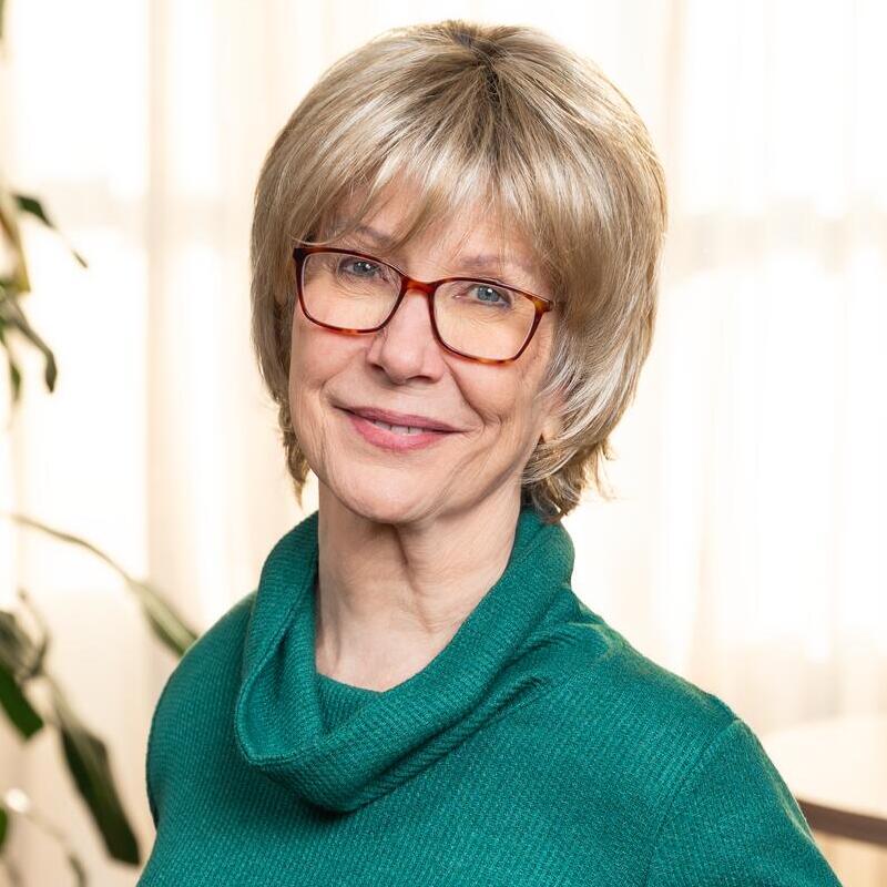 Joni Eareckson Tada smiling for the camera.