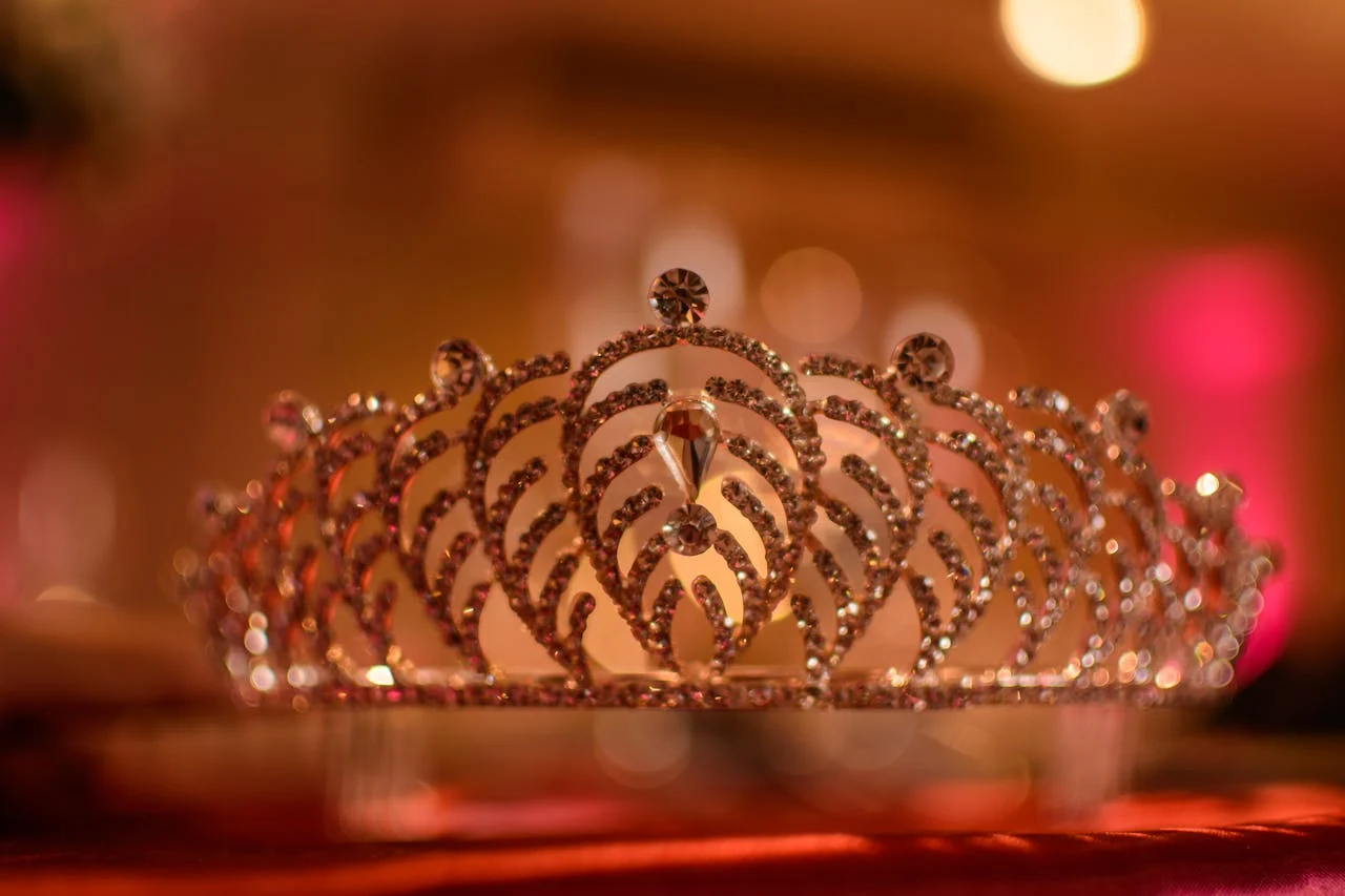 A crown decorated with clear crystals.